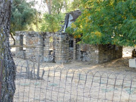 [Picture of Ruined Structure 1]